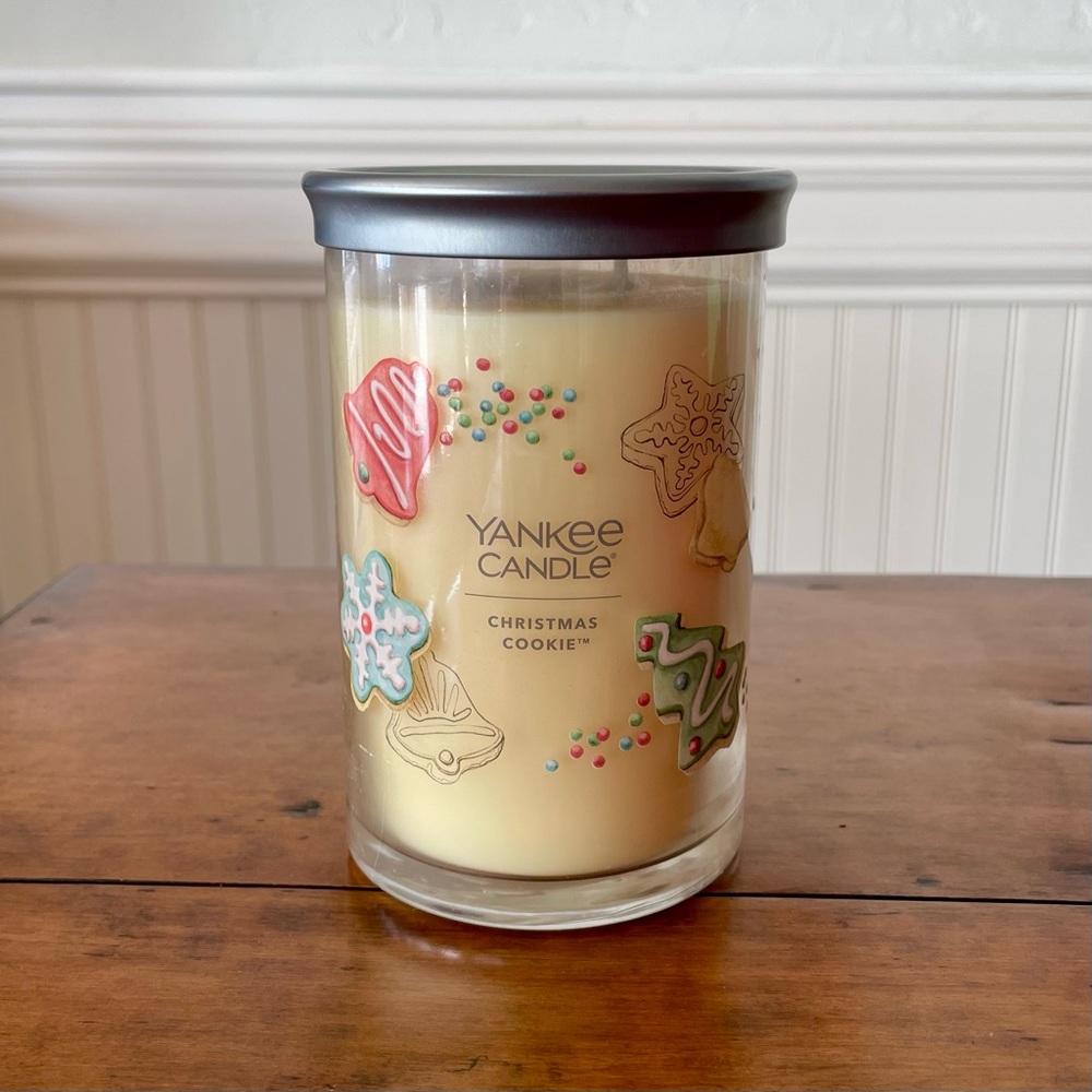 MOVING SALE! Yankee Candle Christmas Cookie 20oz, 2-Wick Candle, MSRP $30.99